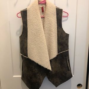 XS Shearling Brow Vest 5/48 Saks Fifth Avenue
